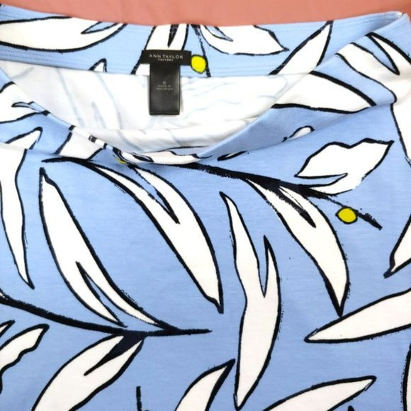 Ann Taylor blue and white floral print midi skirt - Picture 3 of 3